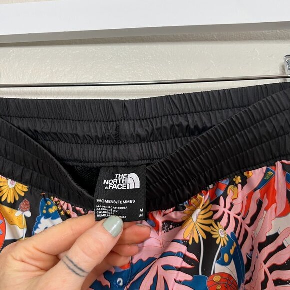 The North Face Groovy Floral Printed Hydrenaline Jogger Pants - Picture 8 of 9